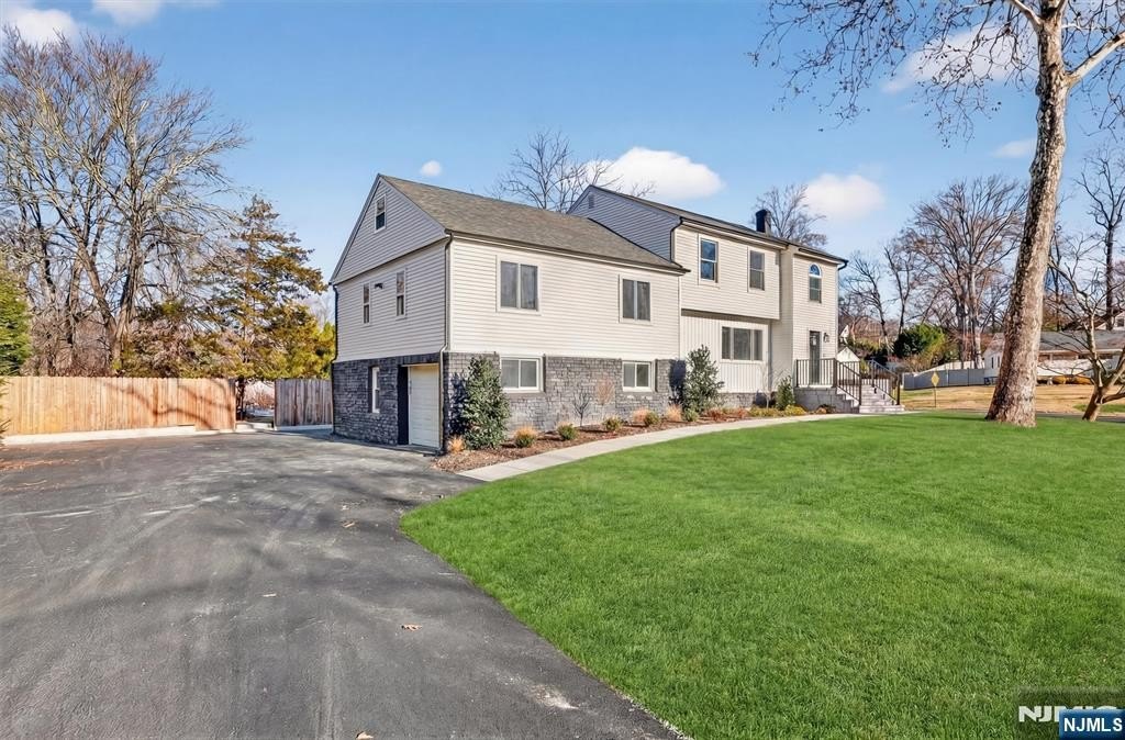 Currently Displayed Property Photo