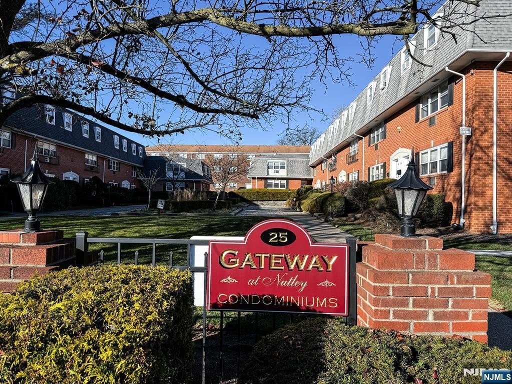 Currently Displayed Property Photo