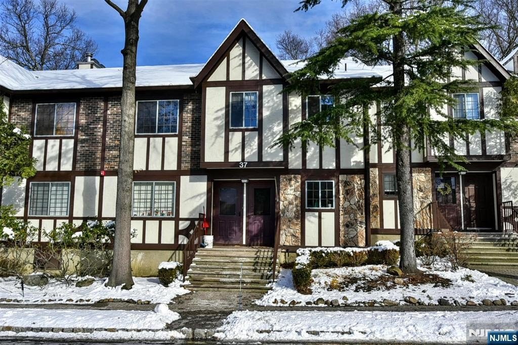 Currently Displayed Property Photo