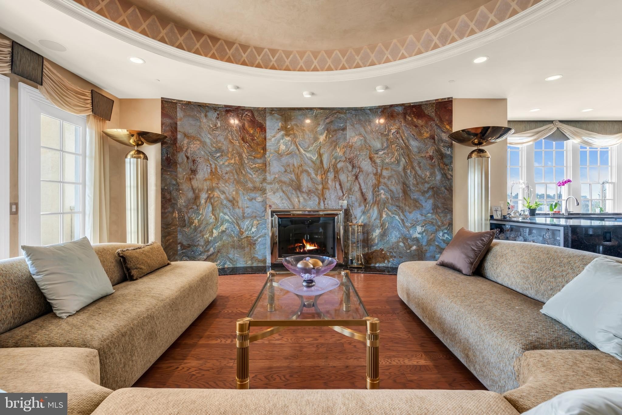 Currently Displayed Property Photo