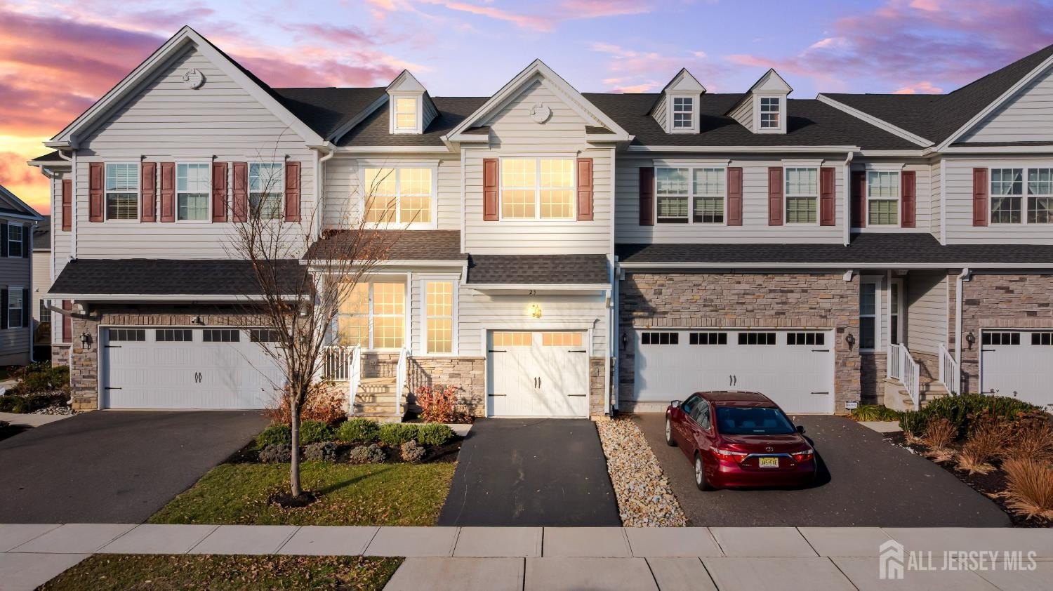 Currently Displayed Property Photo