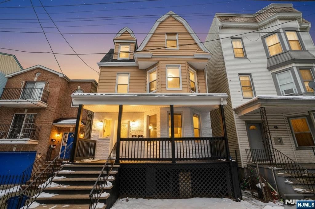 Currently Displayed Property Photo