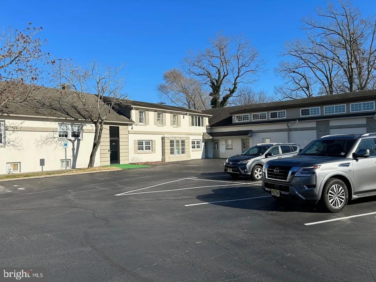 Currently Displayed Property Photo