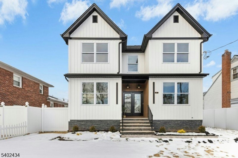 Currently Displayed Property Photo